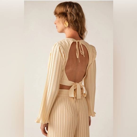 Rue stiic wide leg flowy pants, size small, color cream off white. - Picture 3 of 8